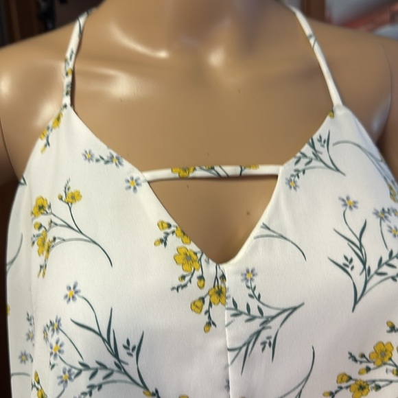 Floral Strappy White Top - Picture 4 of 5